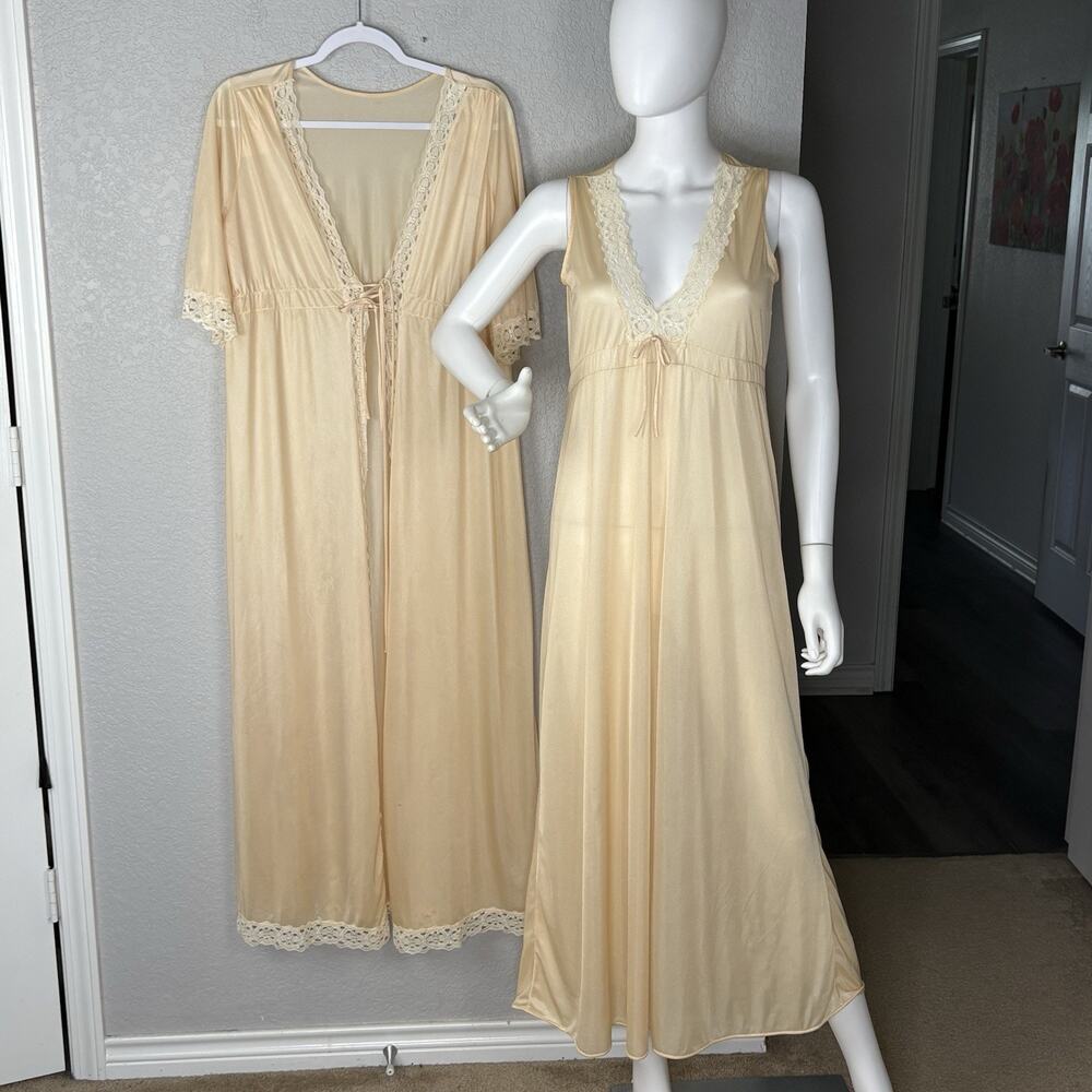 Durelle Peignoir Set Dressing Gown Robe Lace Peach Ivory Nylon 70s Vtg Size S